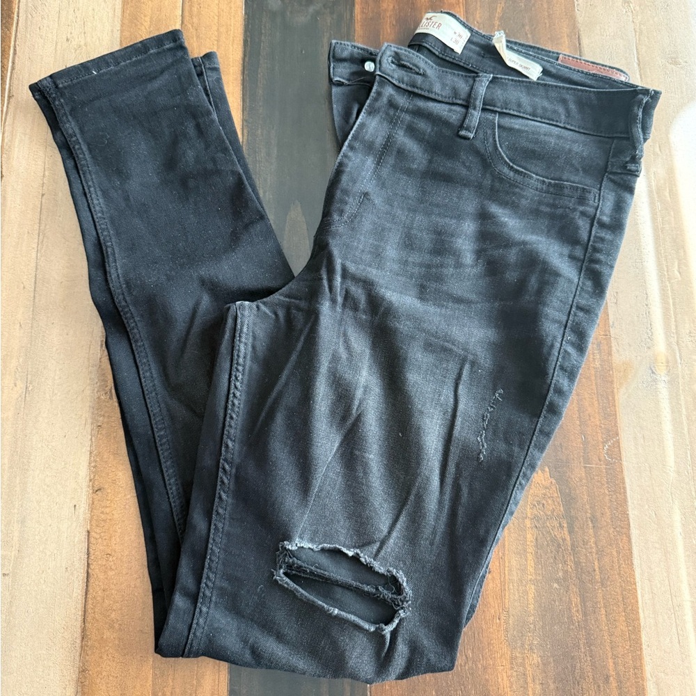 Hollister ripped skinny jeans